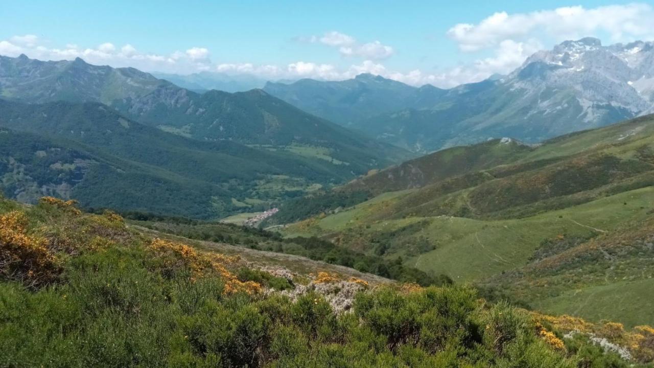 Casa Rural Cares Santa Maria de Valdeon Екстериор снимка